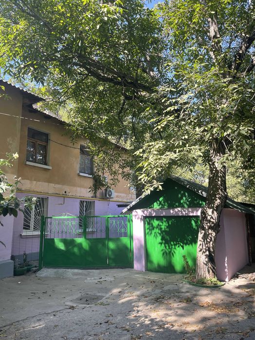 Продам  двокімнатну квартиру в Київському районі, на пл Толбухіна