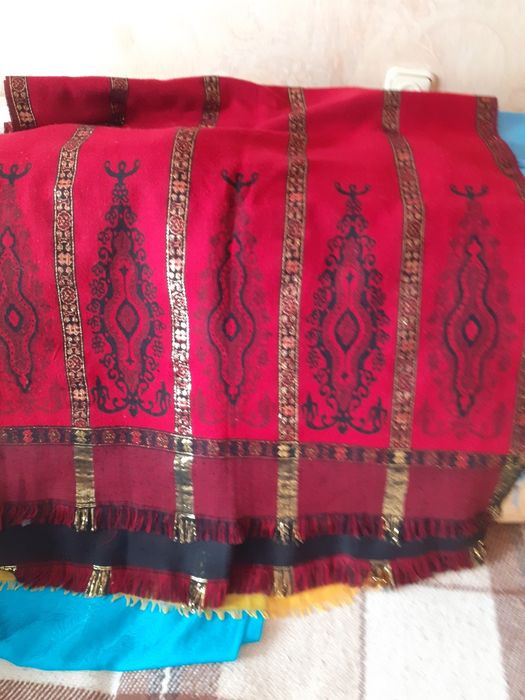 Шарфи палантини з натуральної тканини