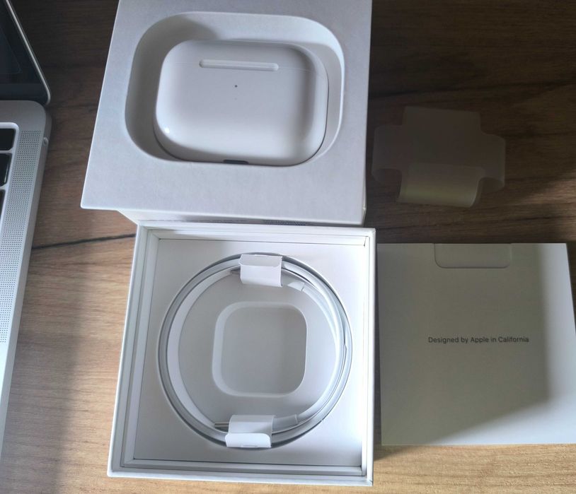 Apple AirPods Pro with Wireless MagSafe Charging Case