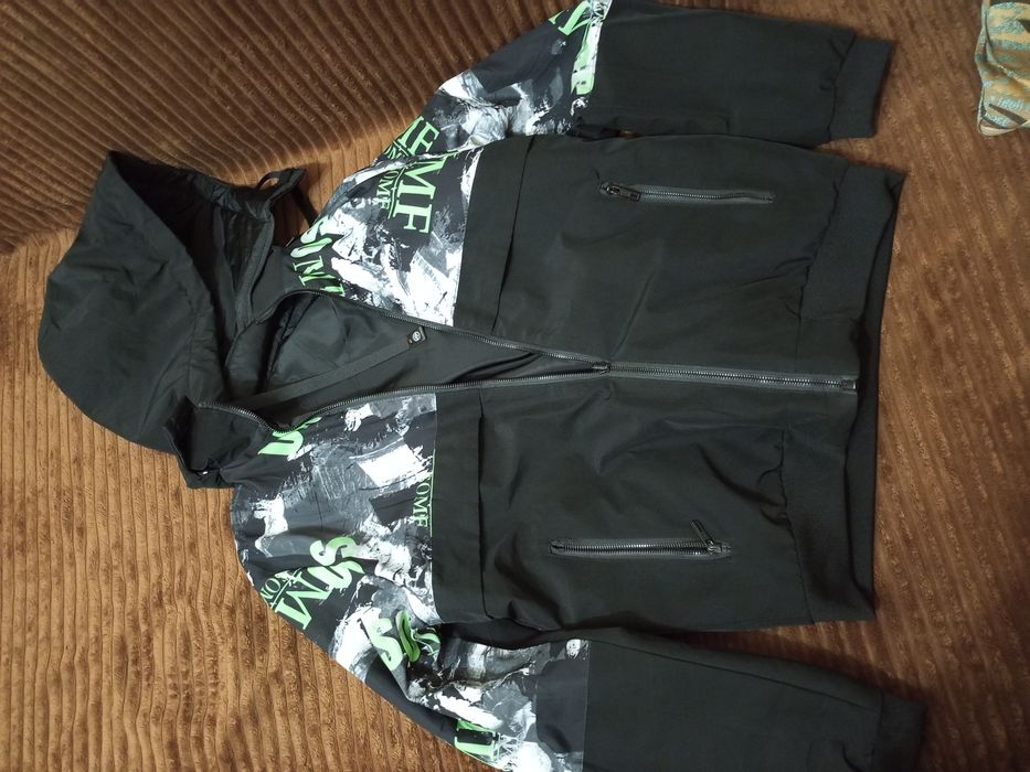 Продам куртку осінню двухсторонню на хлопця.