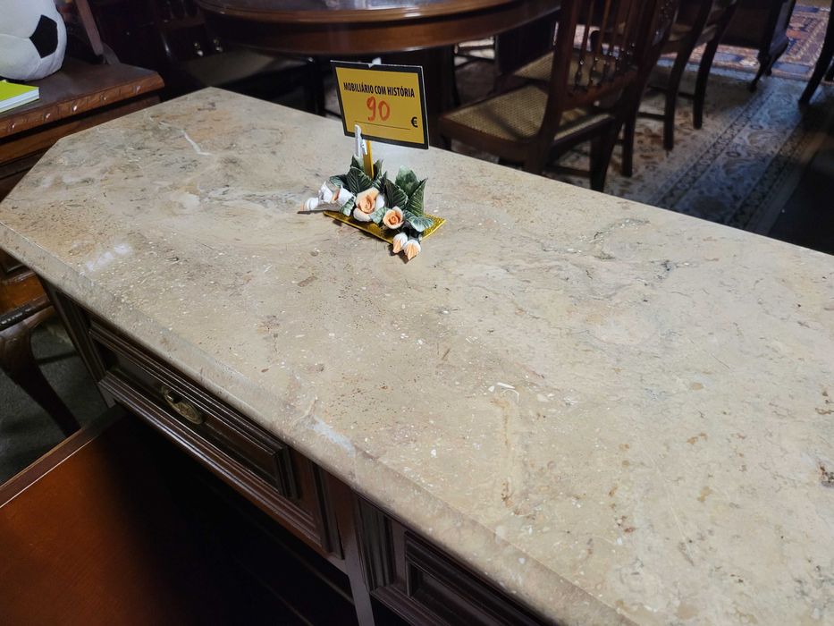 Aparador em madeira com tampo em pedra - Bom estado geral