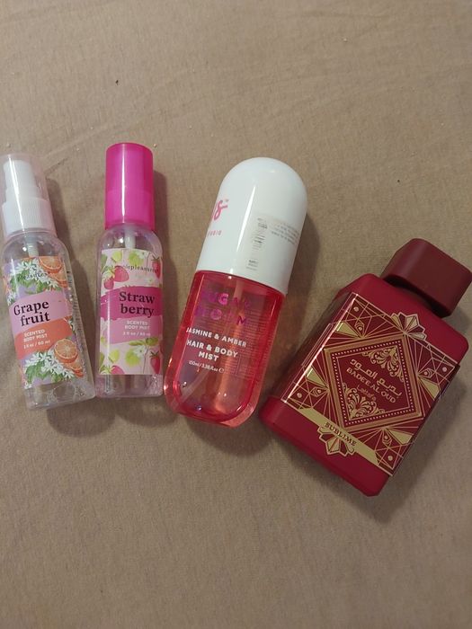 Zestaw. Perfumy, mgiełki do ciała