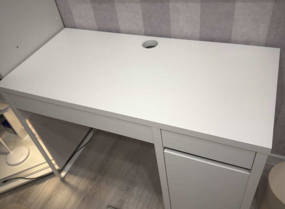 Стол Икея/IKEA белый,компактный,но вместительный