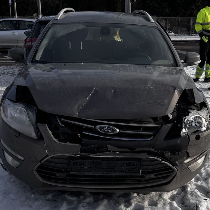 Ford mondeo mk4 automat uszkodzony przód. Odpala, skrzynia dziala