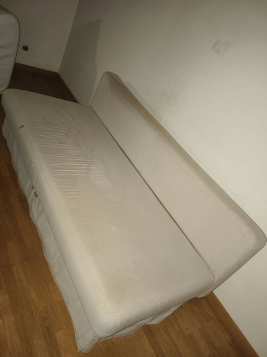 Sofá cama com arrumação