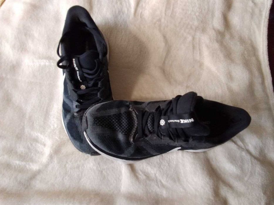 Классні кросси унісекс б/в. Розмір 38- 25 см