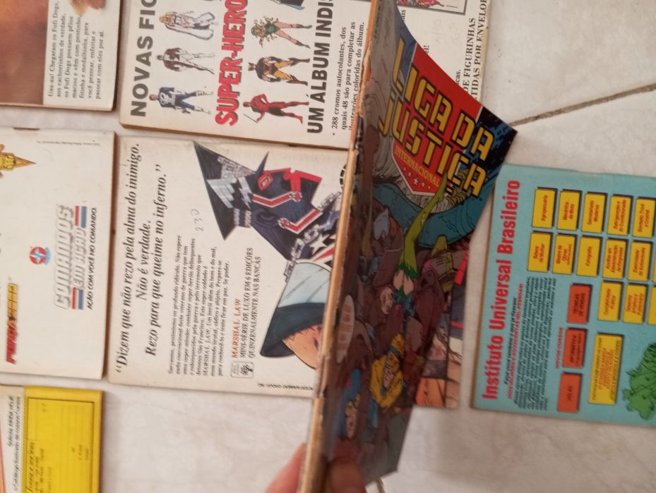 Liga da justiça B.D. editora Abril Jovem,15,20,21,22,28,29,31,38