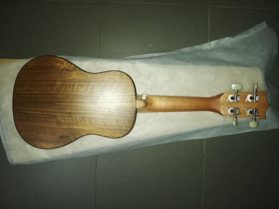 Ukulele soprano madeira de nogueira e jacarandá