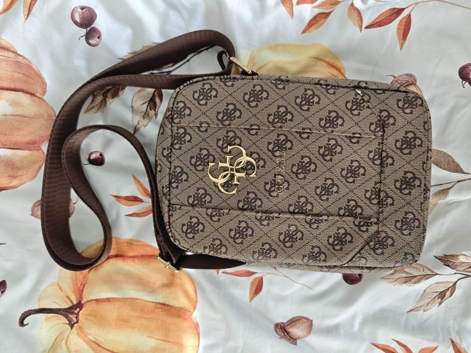 Torebka torebeczka Guess w monogram