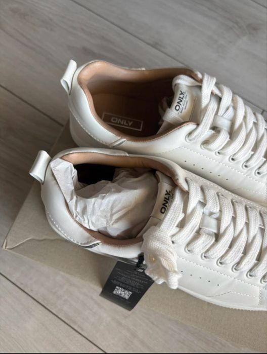 Nowe białe trampki Only 40