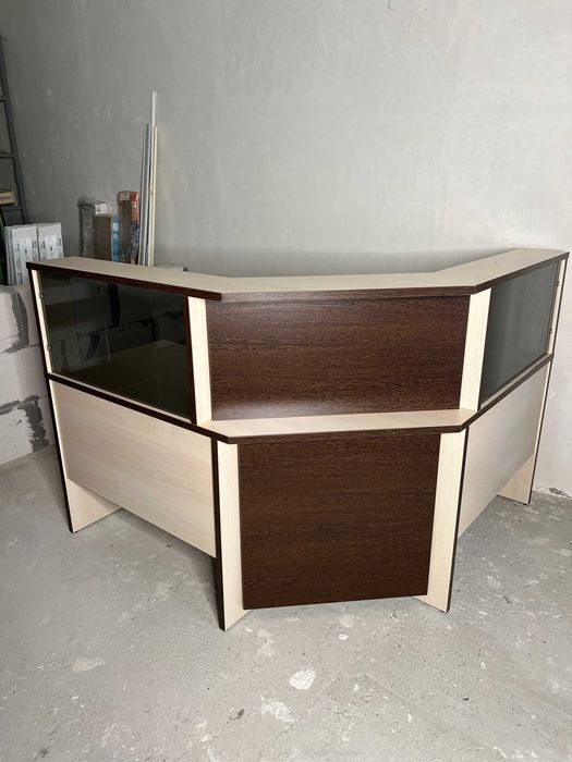 Меблі офісні, столи з шафами, директора стіл та стільці