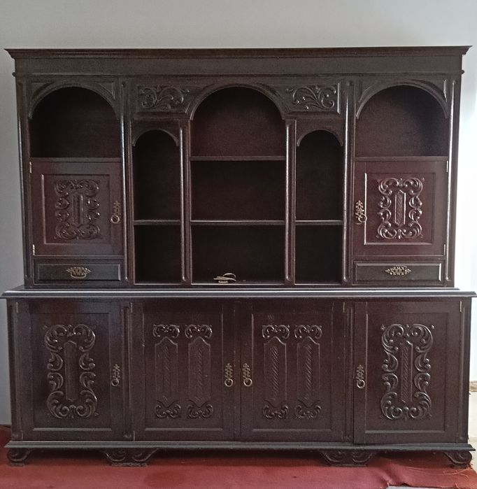 Móvel antigo de sala de jantar