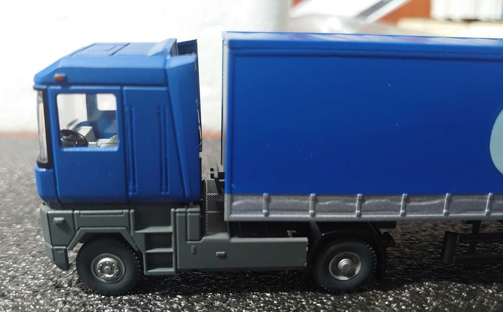 Camião Renault Magnum Cofratir 1/87
