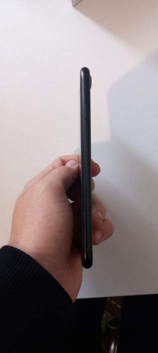 Продам айфон 7 на 32гб