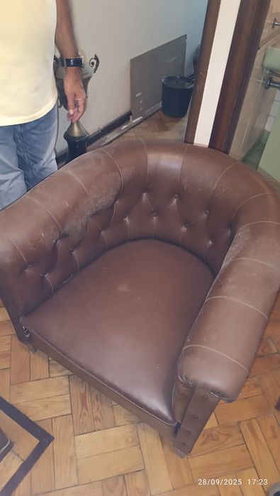 Sofá redondo castanho