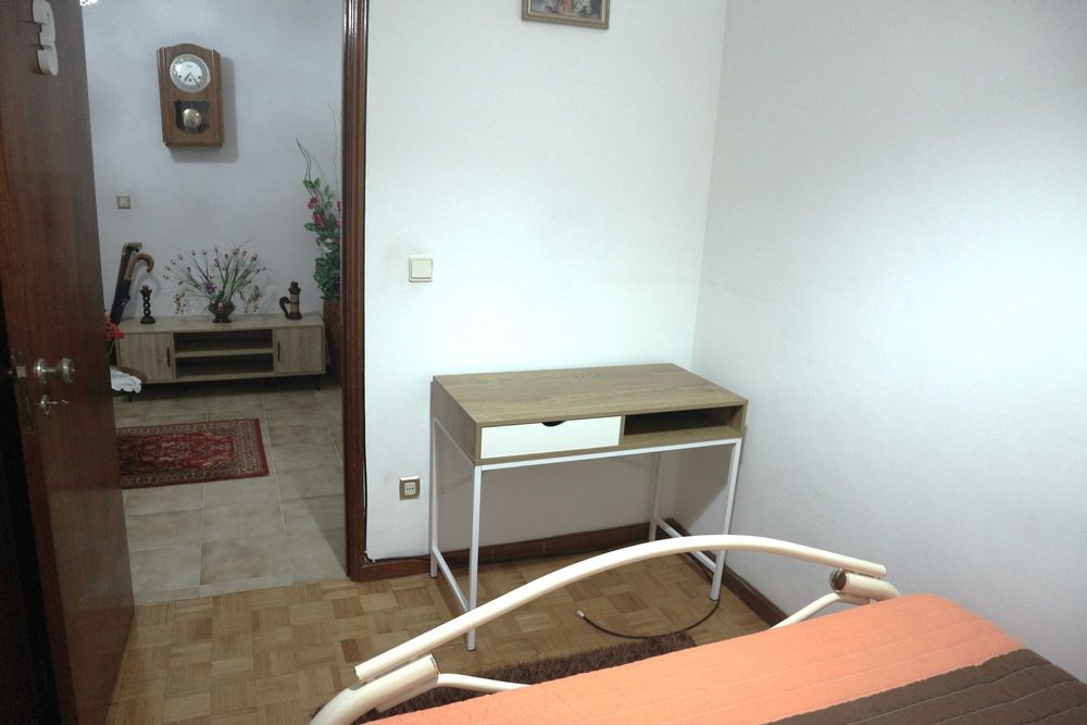 alugo quarto somente a estudantes universitarios