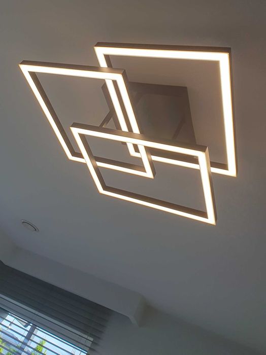 Designerski plafon LED 4 kwadraty 75 cm – czarny, ciepłe światło