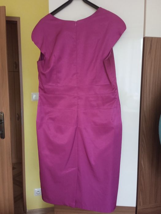 Sukienka z baskinką