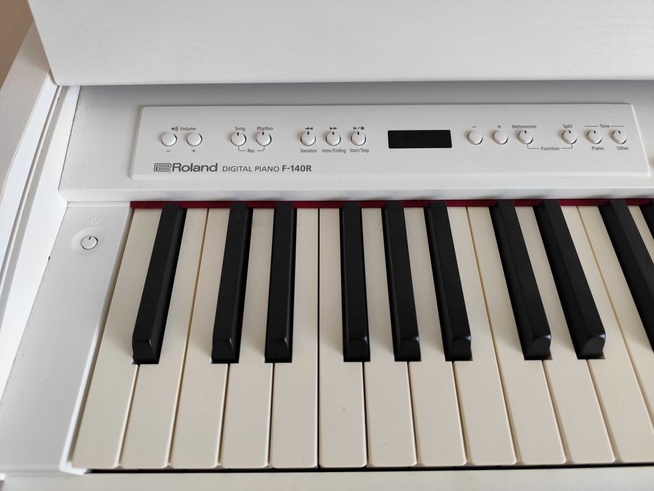 Piano digital Roland F140R WH Satin White