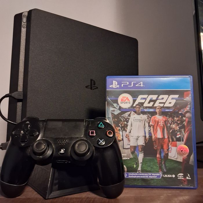PS4 Slim 500GB + FC26 – Pronta a Jogar