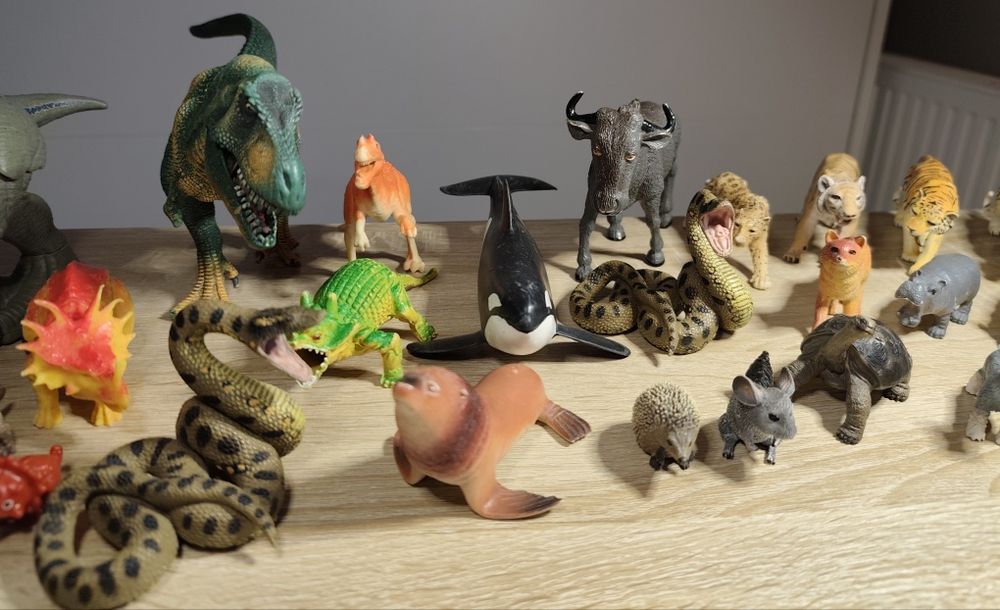 Figurki dinozaury zwierzęta ok 41 szt.