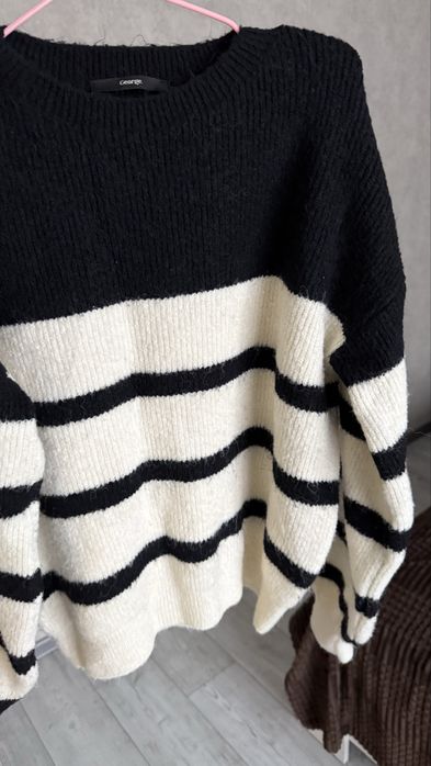 Свитер в полоску