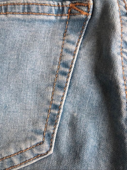 Jeansy błękitne niebieskie Pull and Bear push up