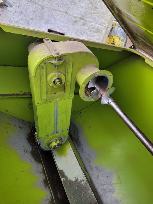 Podajnik claas protector