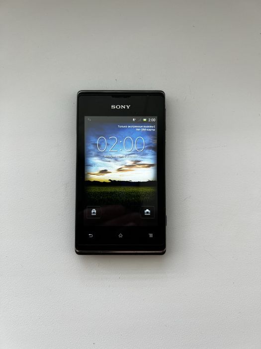 Sony Xperia E C1505 Black отличный телефон с хорошим приемом сигнала GSM что бы оставаться всегда на связи!
