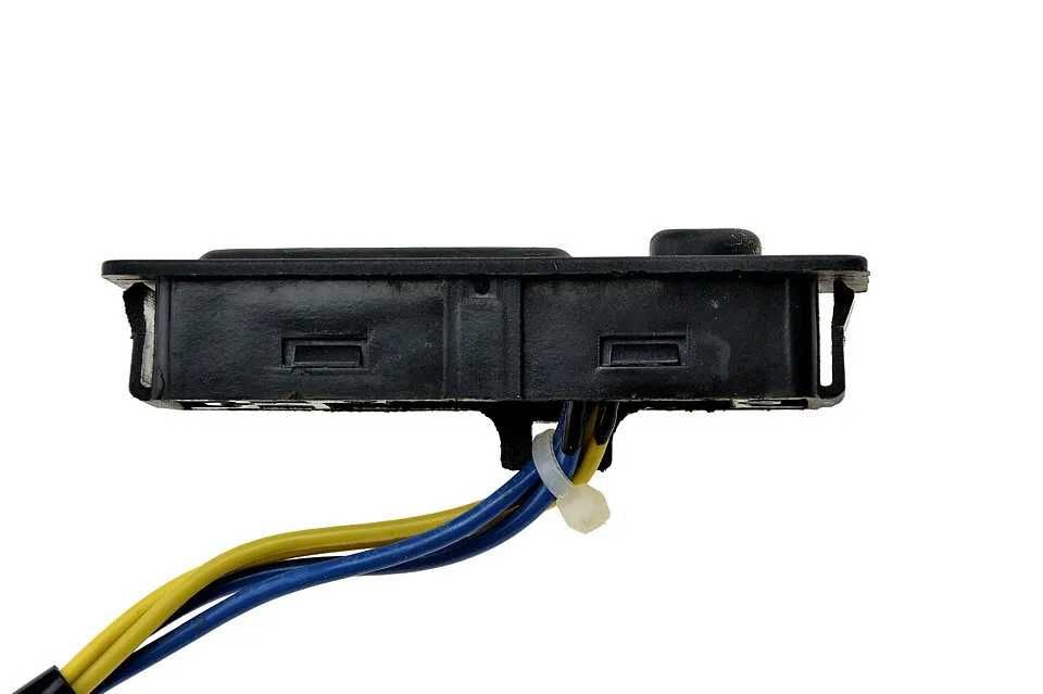 Interruptor Mala Nissan Qashqai J11 c/ botao - Novo