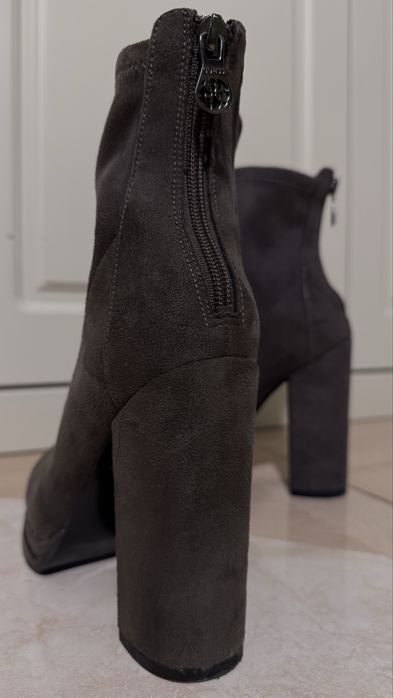 Ботинки чулки GUESS