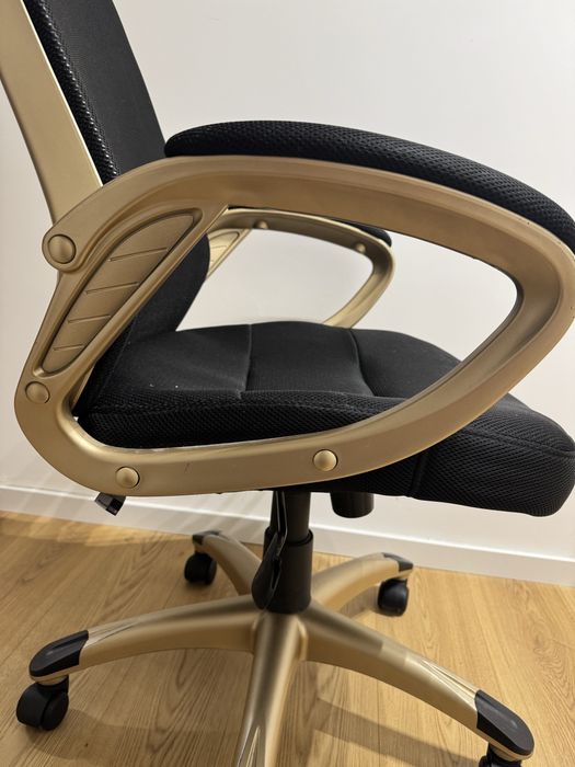 Fotel biurowy obrotowy