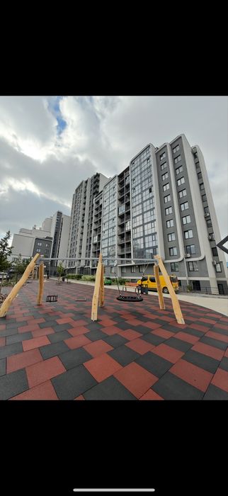 Простора 3-кімнатна квартира в Resident Hall