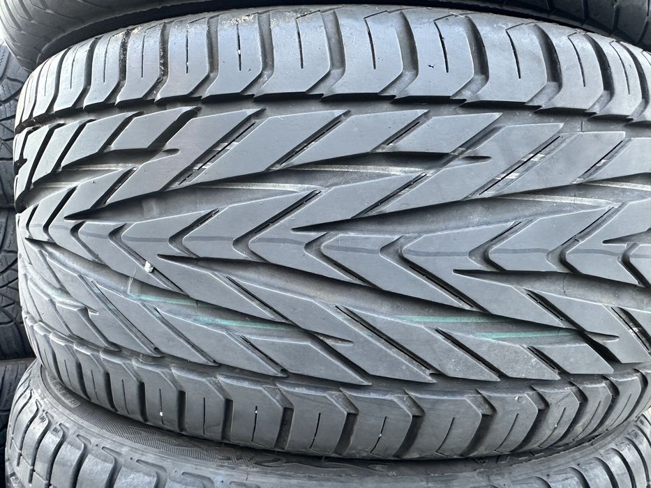 Шини 235 40 17 90W Uniroyal RainSport 1 пара