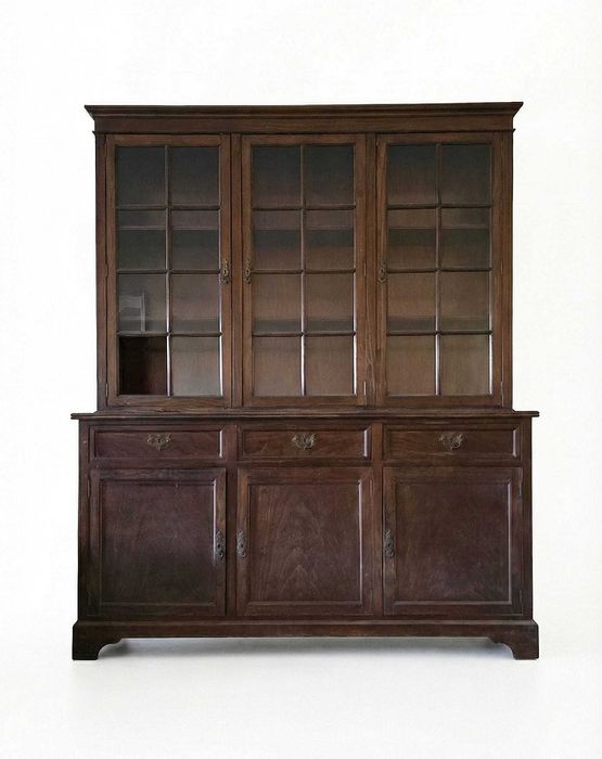 Cristaleira Georgorian Court