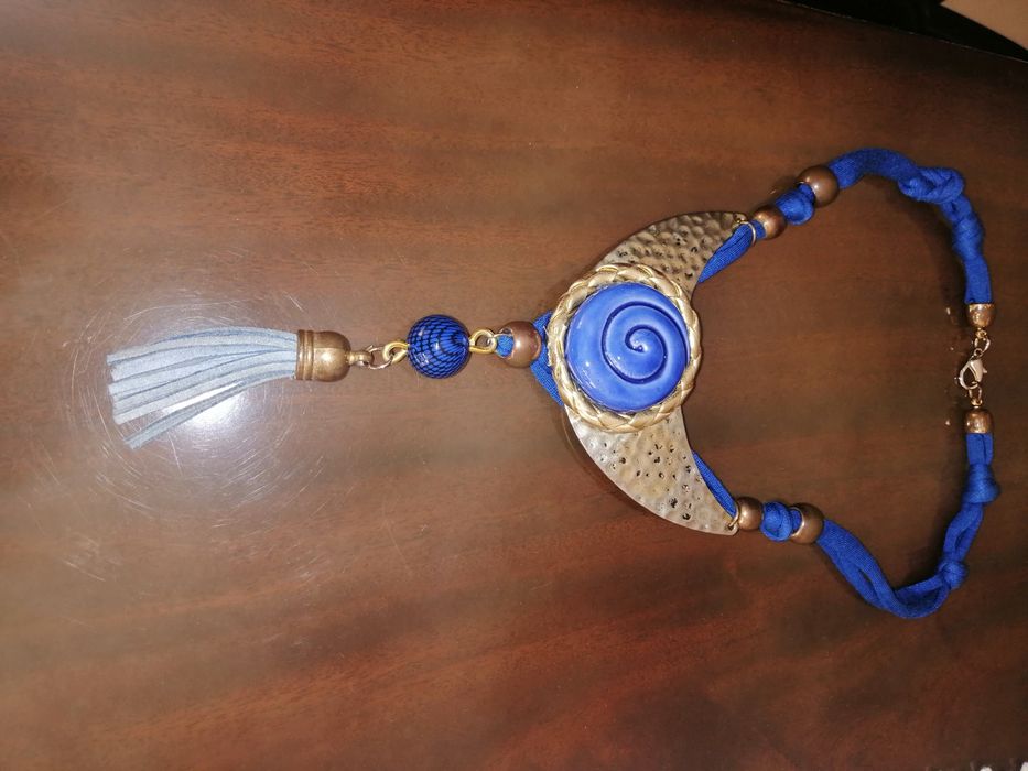Bijuterias colares, brincos, relógios,etc.