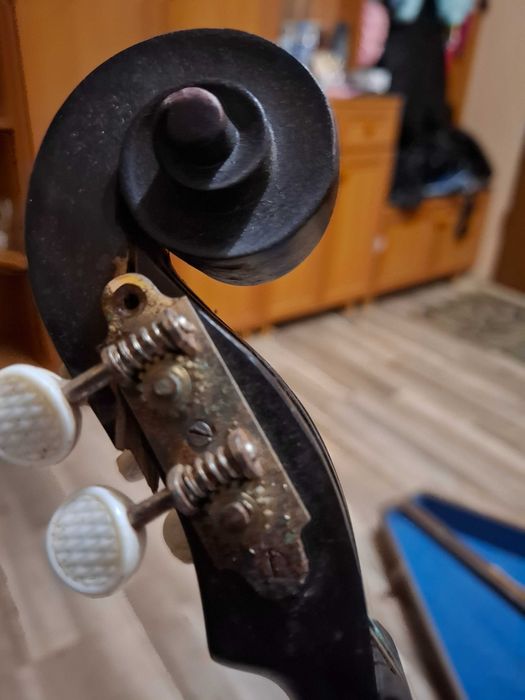 Домра під реставрацію