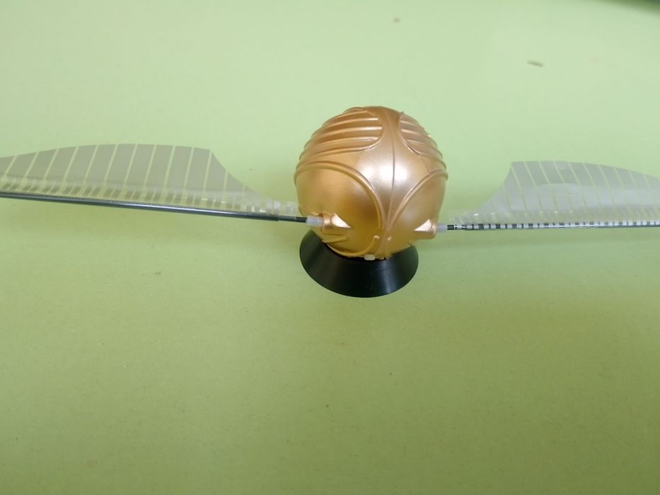 Mystery flying snitch. Колекційна іграшка для поціновувачів Гарі Поттера