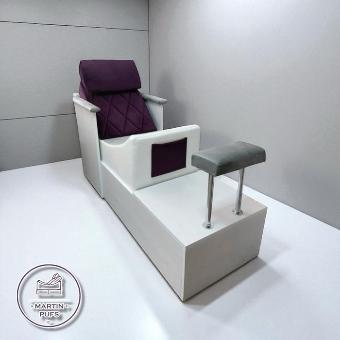 Педикюрне крісло, шезлонг для нарощування вій та роботу з віями.