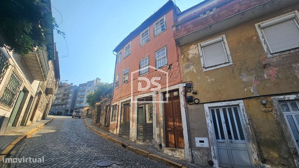 Moradia em Banda T7 Venda em Peso da Régua e Godim,Peso da Régua