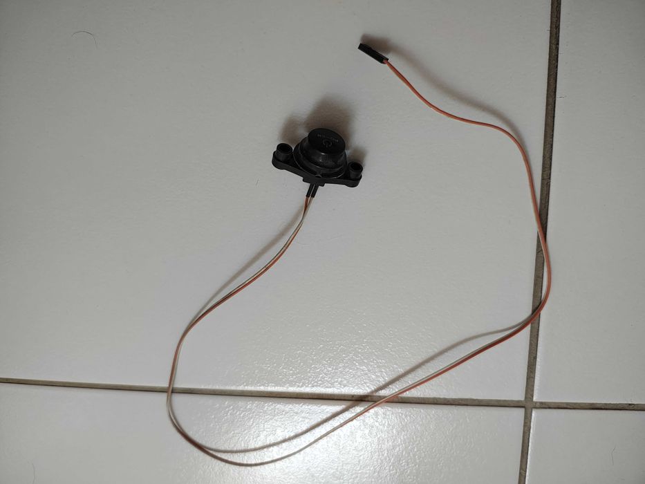 przycisk zasilania POWER