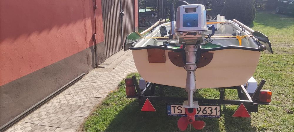 Łódź wędkarska z silnikiem, wózkiem i wyciągarka