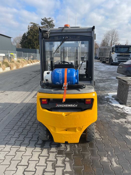 Wózek widłowy gazowy Jungheinrich TFG316 | Kabina | Triplex 5.5m