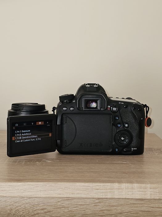 Canon 6D mark II + 50mm f1.4 + tamron 28-75 f2.8