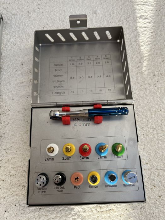 Instrumentos de Implantologia e Cirurgia (Medicina Dentária)