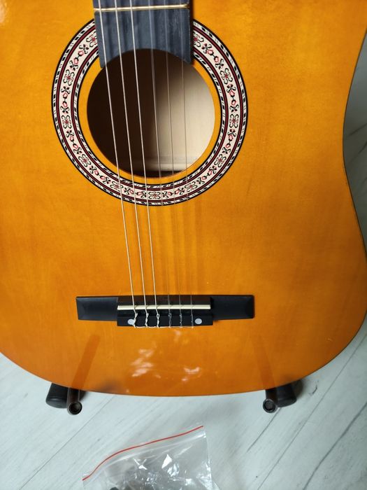 Gitara klasyczna 4/4 plus dodatki