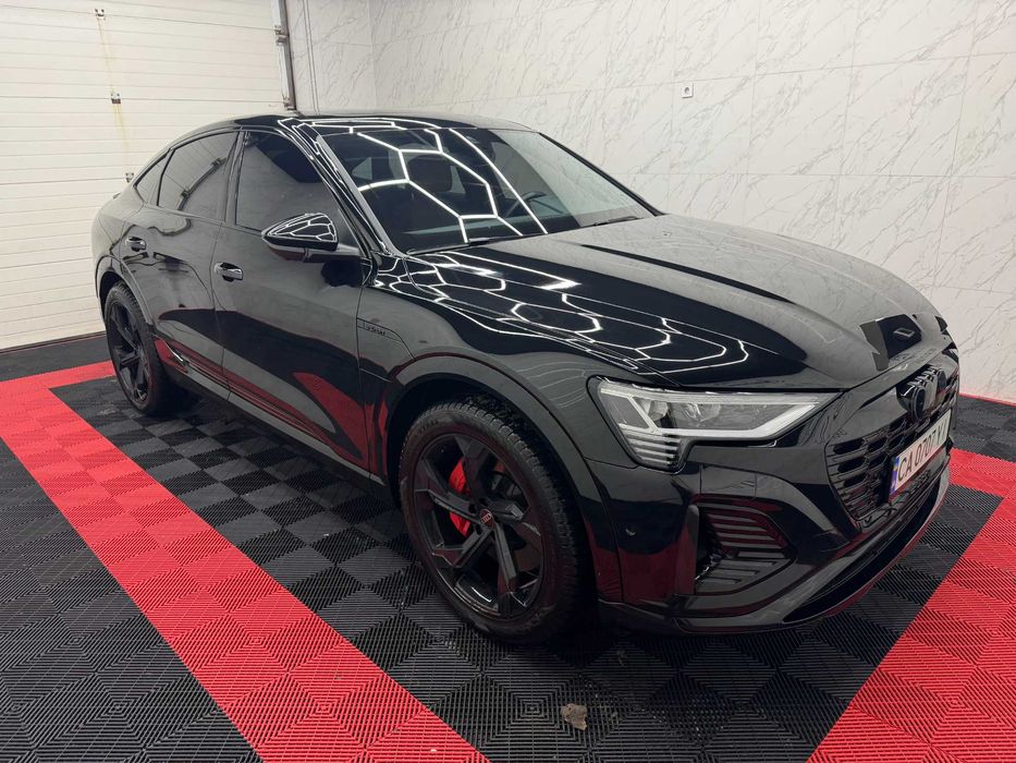 8
Audi Q8 e-tron 2023