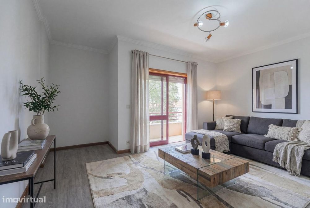 Apartamento T1 com Varanda em Canelas