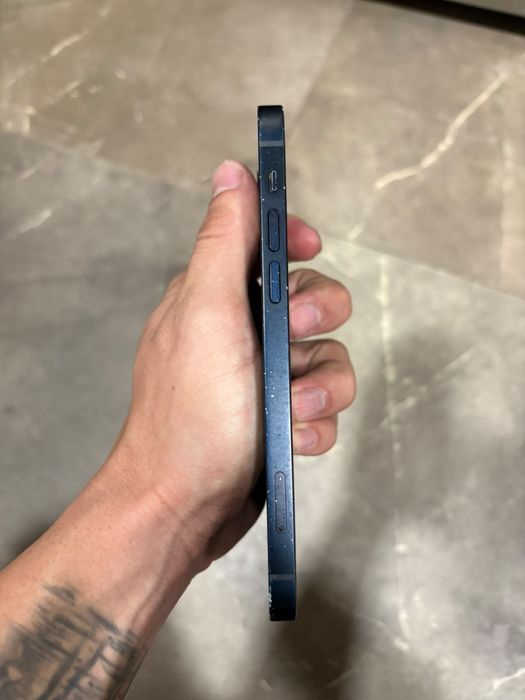 Iphone 12.