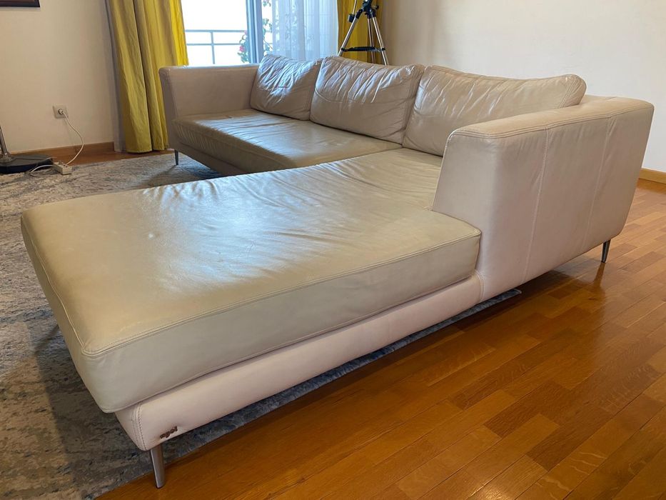 Sofá de canto em pele bege - design moderno